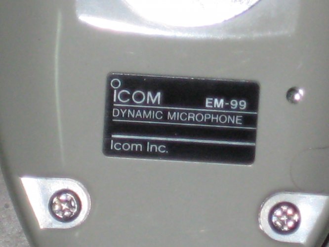 Icom EM-99