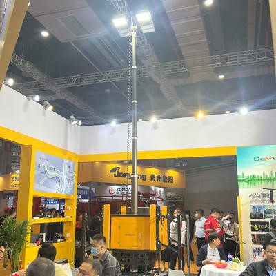 Kadamm MSL - Мобильная осветительная мачта с LED-прожекторами
