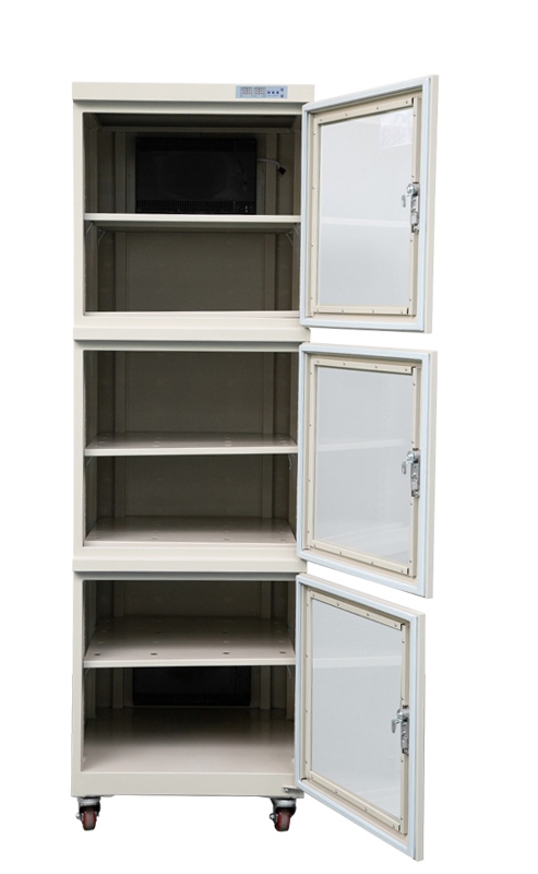 Kadamm DC728N ESD Шкаф сухого хранения с 3 секциями белый